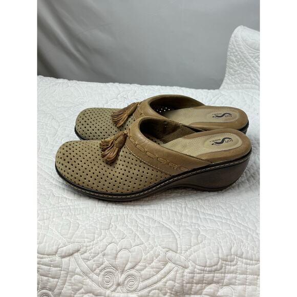 Soft Walk Women's Size 8N Tan Tasseled Slip On Clogs Casual Comfort Peforated - Picture 10 of 12